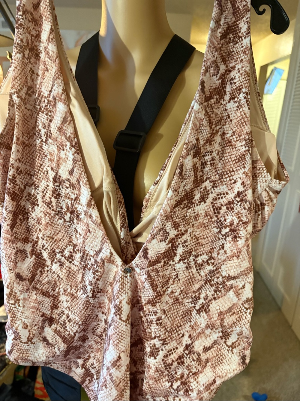 Victoria's Secret Muted Pink Snake-Print Twist Front One-Piece Swimsuit XXL - Picture 8 of 9